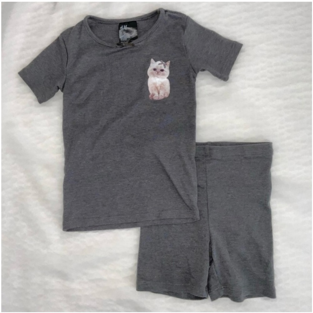 Girl’s H&M Gray Kitty Shorts & Tee PJs Size 6Y